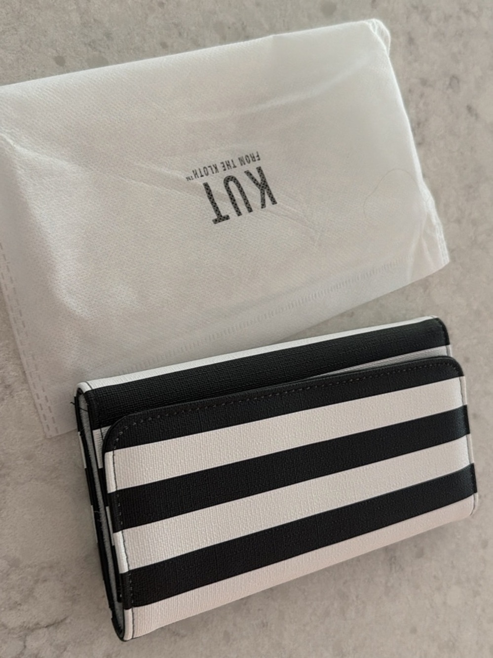 Kut from the Kloth Black Trifold Card Wallet new